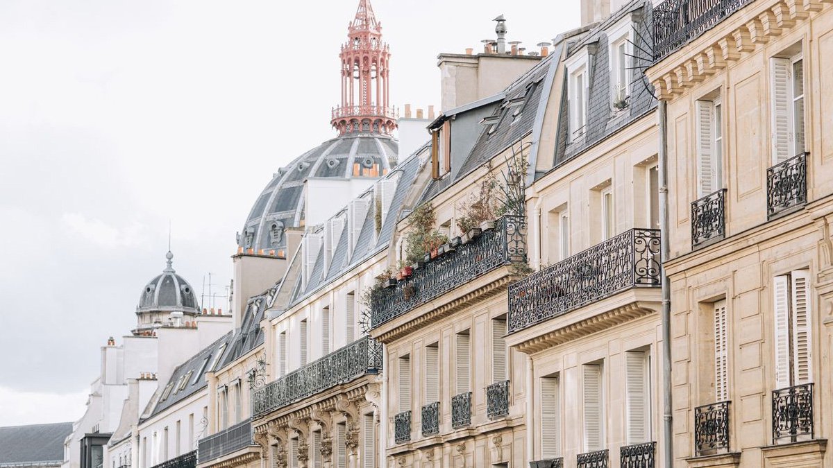 Immeubles d'habitation à Paris, où le loyer d'annonce moyen atteint 32,1 € le m².