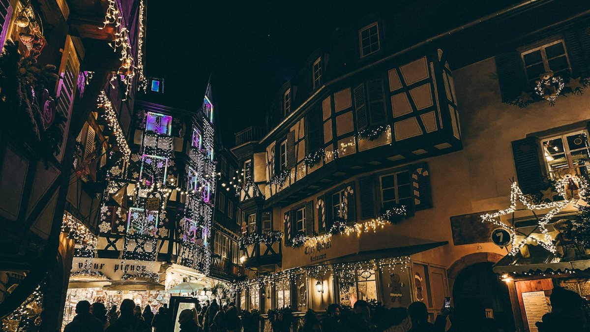 Colmar, Eguisheim et Riquewihr ouvrent leurs marchés de Noël dès la fin novembre 2026.