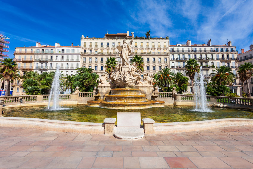 Quels sont les avantages de vivre dans la ville de Toulon ?