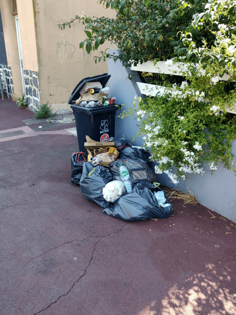 Dépôt sauvage, Rue de Barcelone, Agde