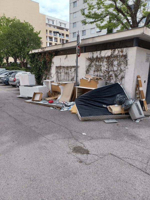 Dépôt sauvage, Rue Jean Rostand, Aix-en-Provence