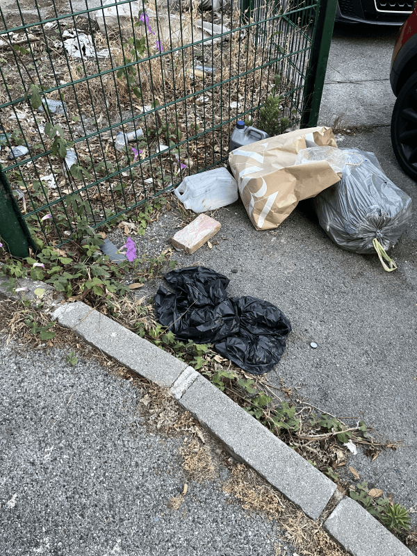 Signalement à Antibes