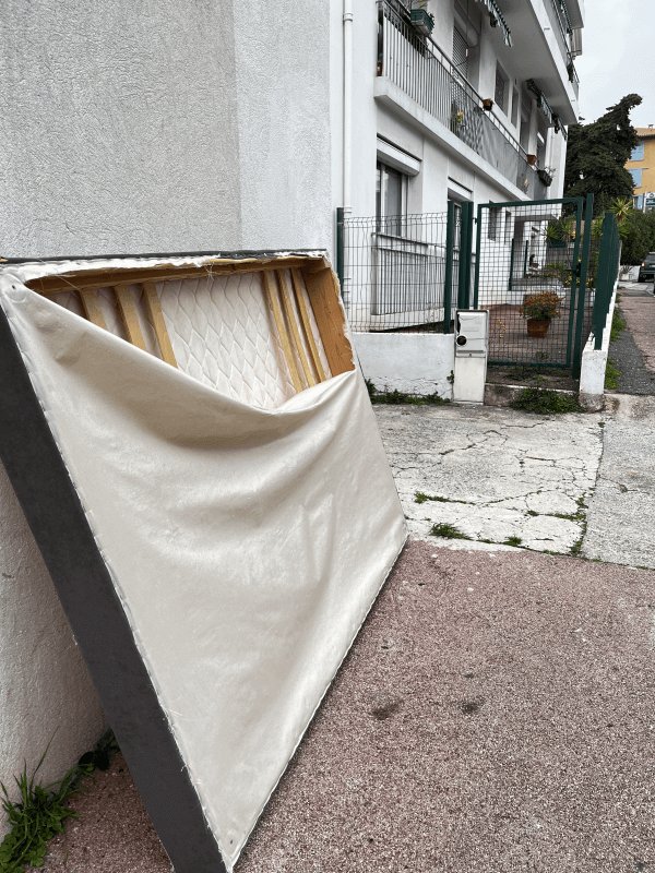 Dépôt sauvage, Avenue Gaston Bourgeois, Antibes