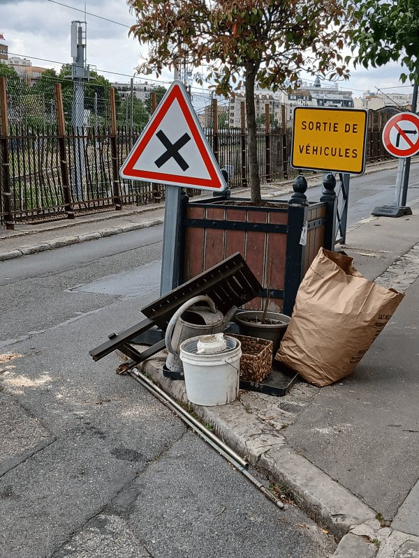 Dépôt sauvage, 72 Avenue Henri Barbusse, Asnières-sur-Seine