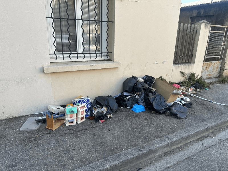 Dépôt sauvage, Rue Alphonse Peillard, Avignon
