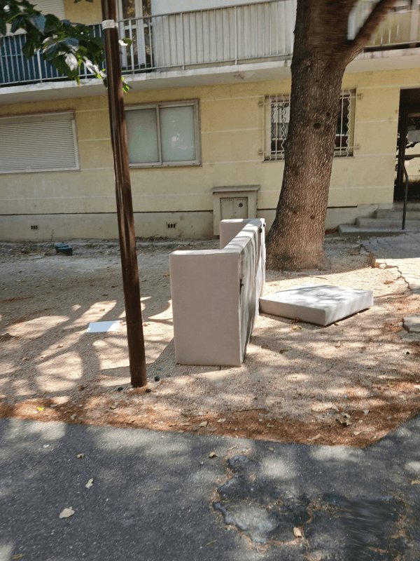 Dépôt sauvage, 3 Rue des Frères Brian, Avignon