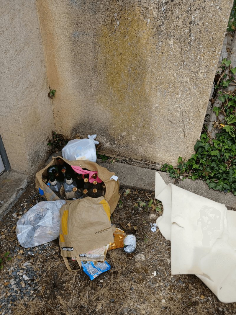 Dépôt sauvage, 29 Rue des Trois Frères Leblanc, Bergerac