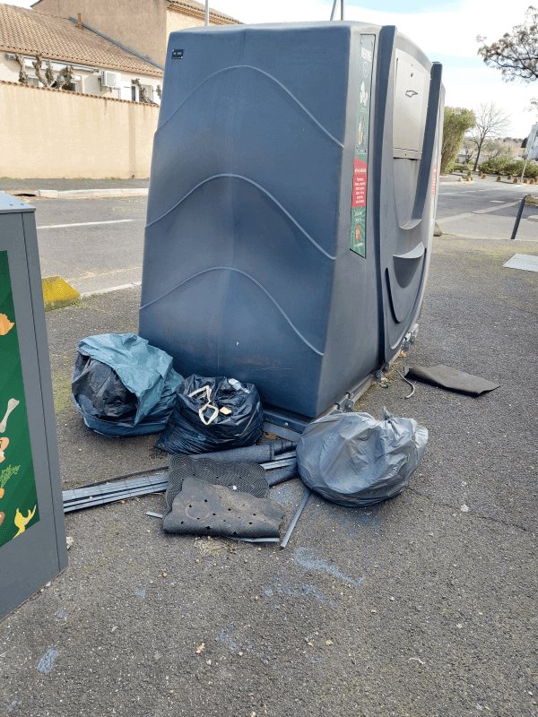 Dépôt sauvage, Rue André Robert, Béziers