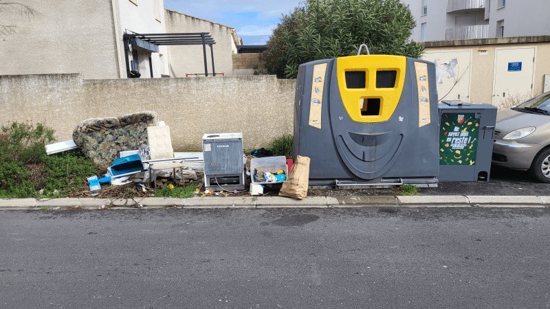 Dépôt sauvage, 282 Rue Bacchus, Béziers