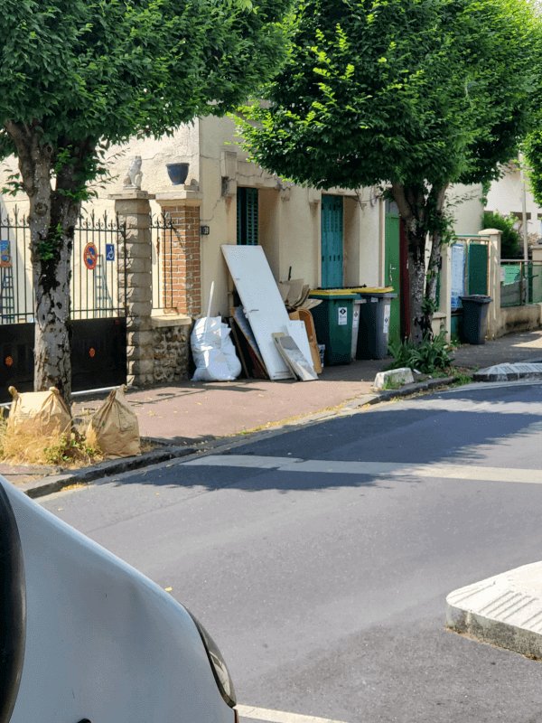 Dépôt sauvage, Avenue des Sciences, Bondy