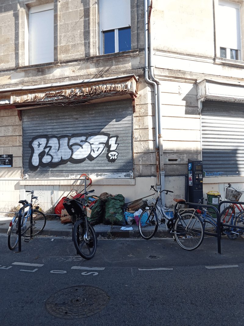 Dépôt sauvage, 9 Rue du Petit Goave, Bordeaux