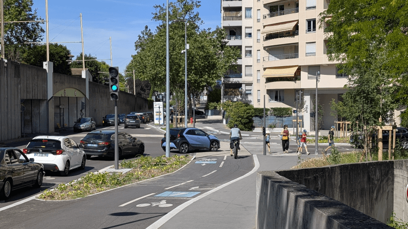 signalement à Caluire-et-Cuire
