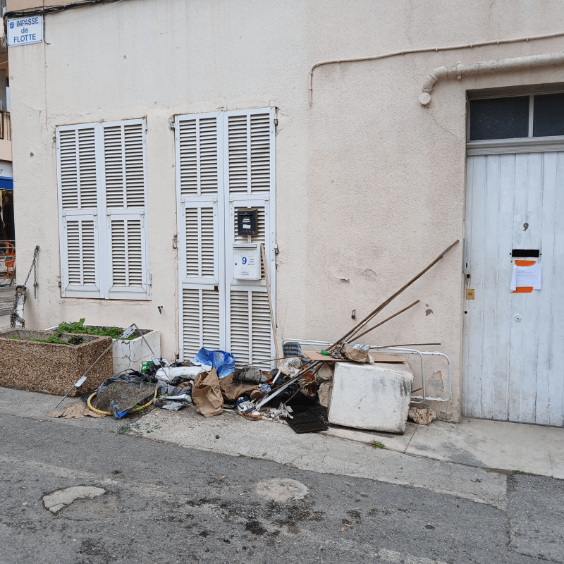 Signalement à Cannes