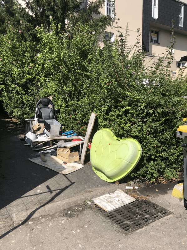 Dépôt sauvage, 2 Rue du Ponceau, Cergy