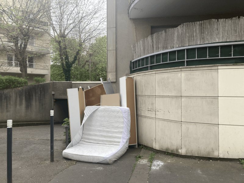 Dépôt sauvage, 20 Boulevard de l'évasion, Cergy