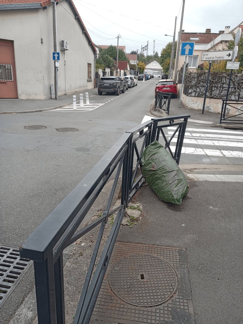 Dépôt sauvage, 24bis Rue de Patay, Champigny-sur-Marne
