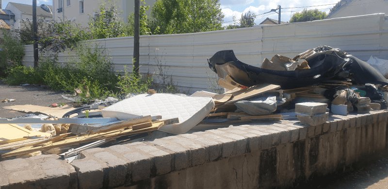 Dépôt sauvage, 8 Avenue Jack Gourévitch, Champigny-sur-Marne