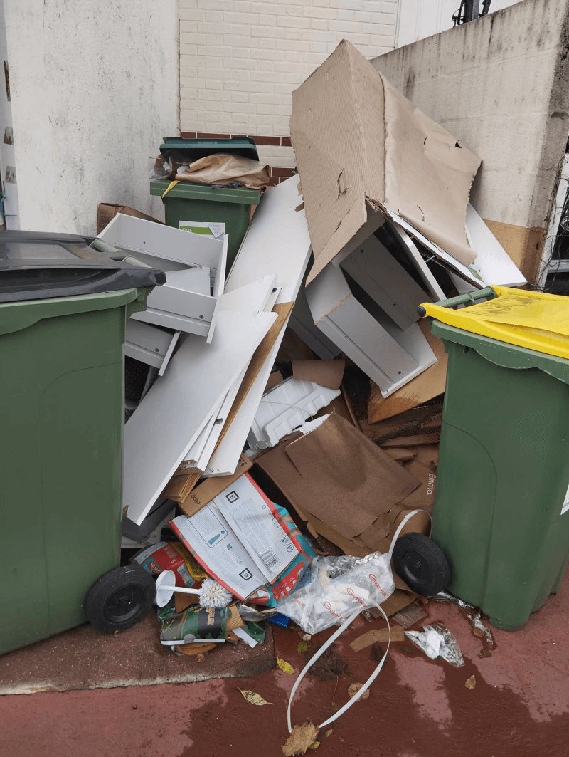 Dépôt sauvage, 10 Rue de la Voie Verte, Clamart
