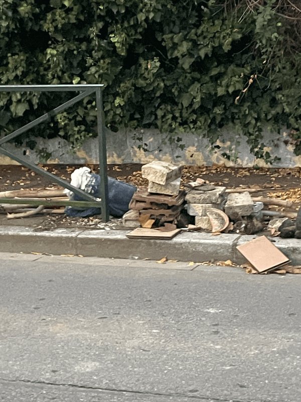 Dépôt sauvage, 17 Rue du Pont d'amour, Clamart