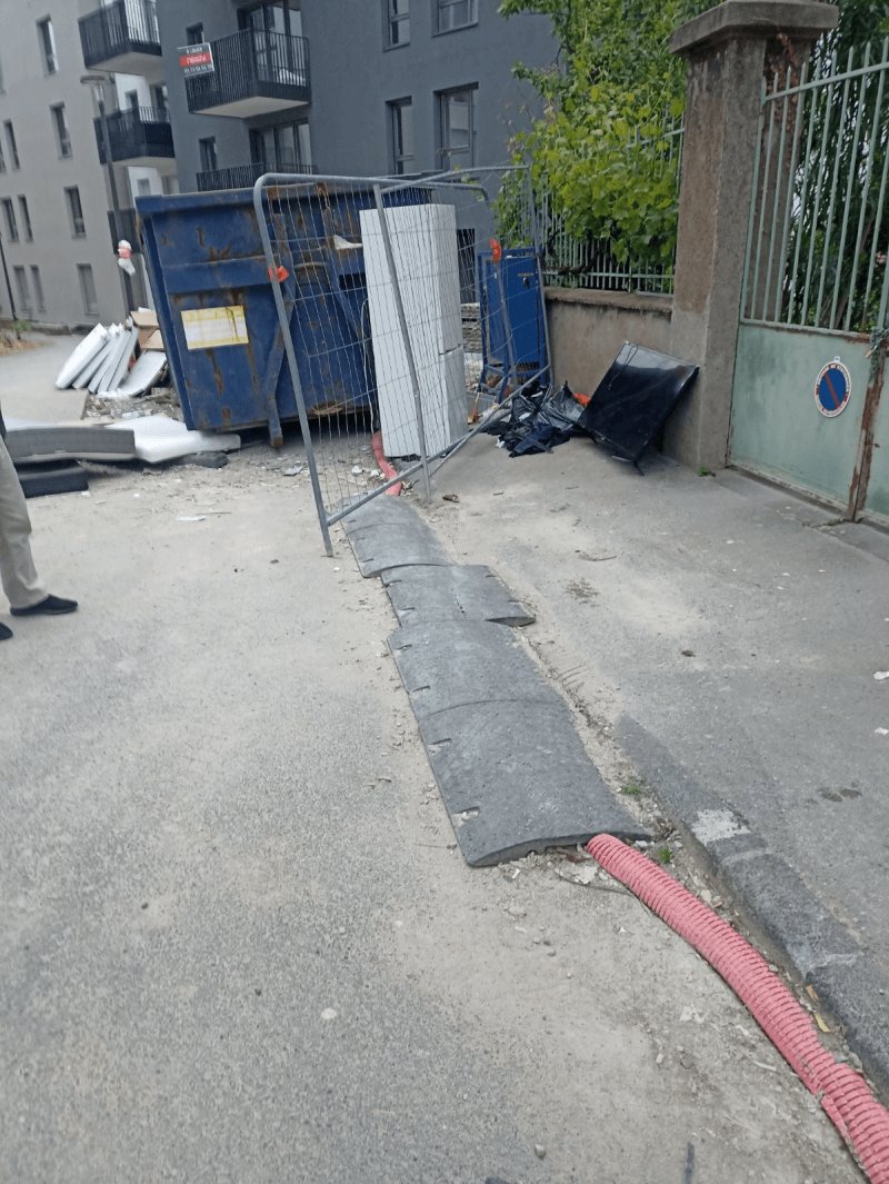 Dépôt sauvage, 60 Rue Michelet, Clermont-Ferrand
