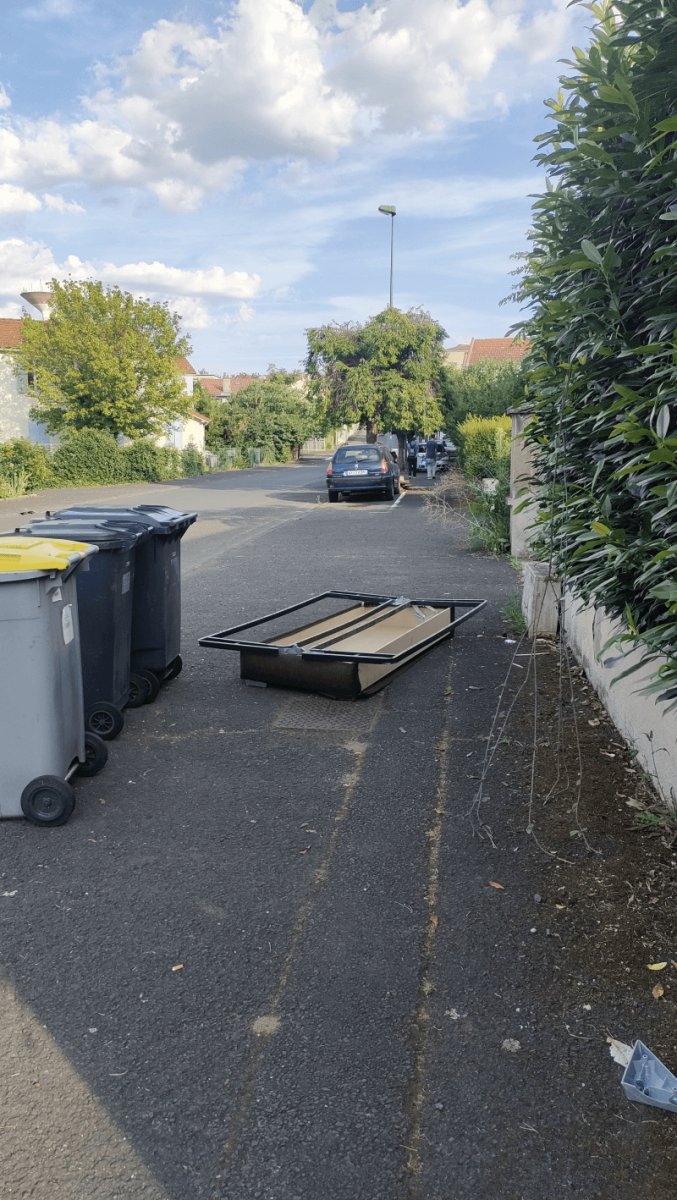 Dépôt sauvage, Rue des Cézeaux, Clermont-Ferrand