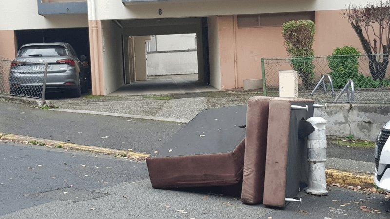 Dépôt sauvage, 6 Rue Marivaux, Clermont-Ferrand