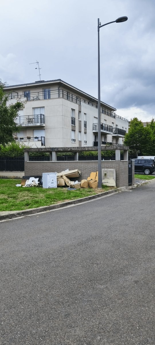 Dépôt sauvage, 5 Rue Alexis Piecq, Conflans-Sainte-Honorine