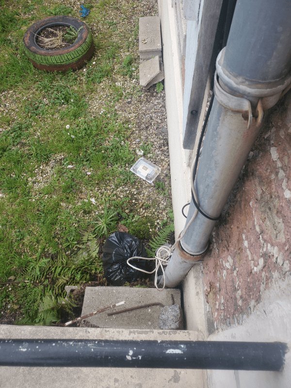 Dépôt sauvage, 37 Allée Aristide Briand, Corbeil-Essonnes