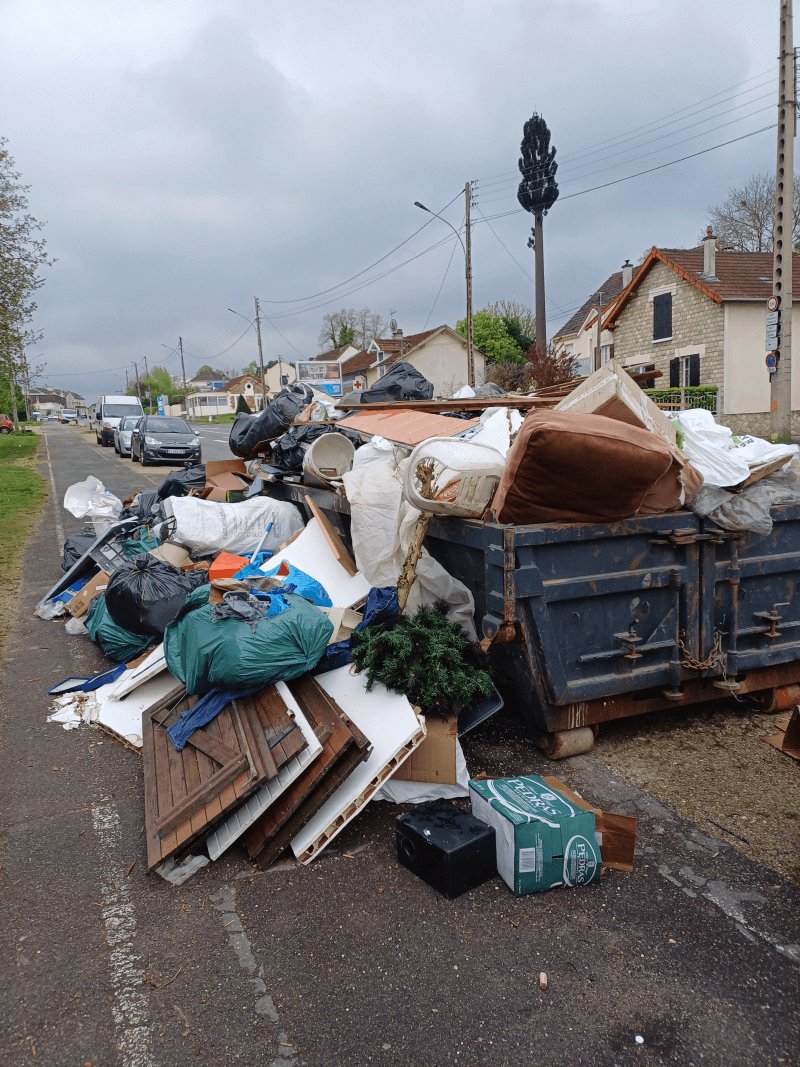 Dépôt sauvage, Boulevard de fontainebleau, Corbeil-Essonnes