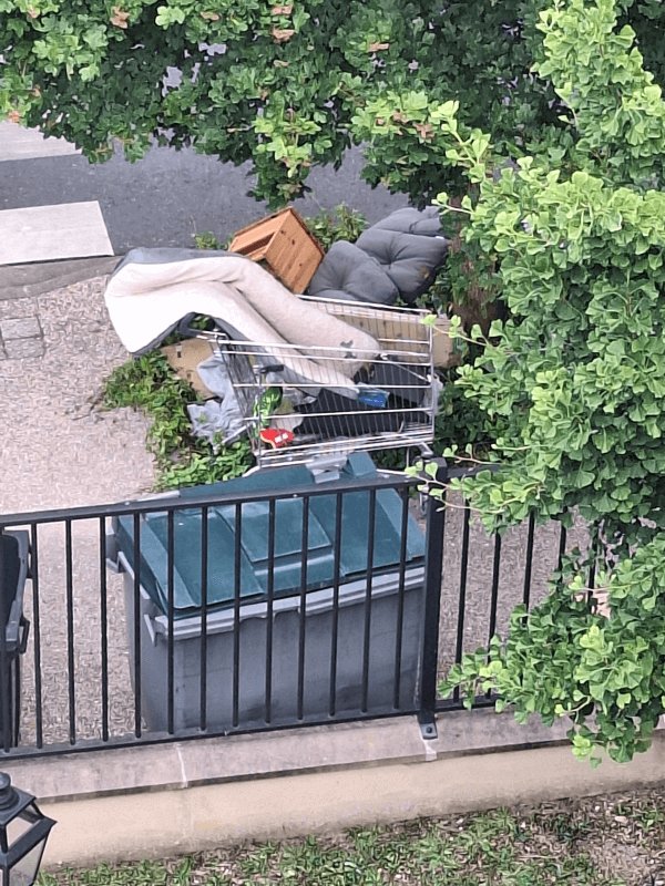 Dépôt sauvage, 58 Rue Robert Capa, Cormeilles-en-Parisis