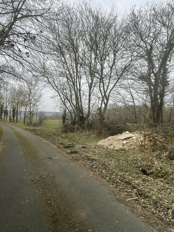 Dépôt sauvage, 7 Route des Crêtes, Crouttes-sur-Marne