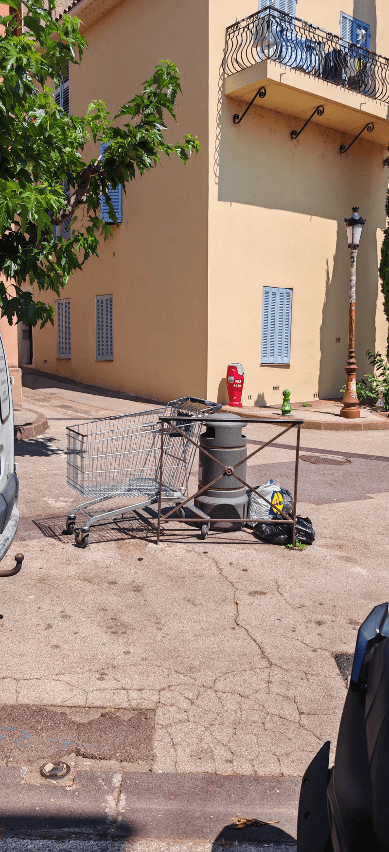 signalement à Fréjus