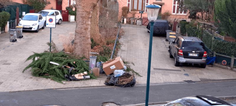 Dépôt sauvage, 28 Rue Claude Bernard, Gennevilliers