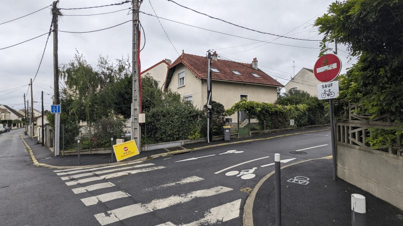 Voirie, éclairage, 2 Rue Vercingétorix, Houilles