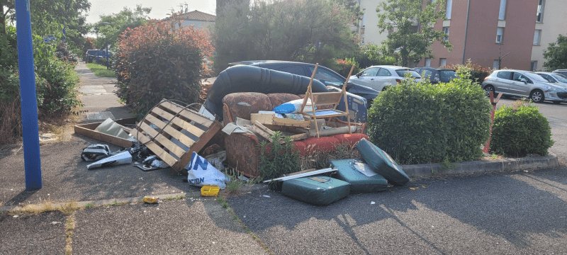 Dépôt sauvage, 1 Rue Aimé Césaire, Launaguet
