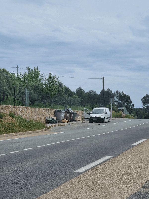 Dépôt sauvage, 4338 Route des Arcs, Lorgues