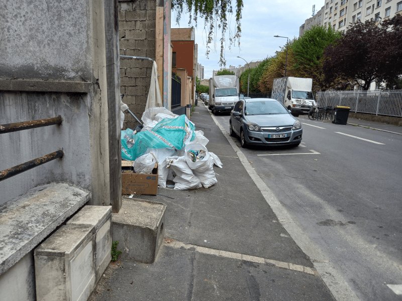 Dépôt sauvage, 140 Rue Étienne Marcel, Montreuil