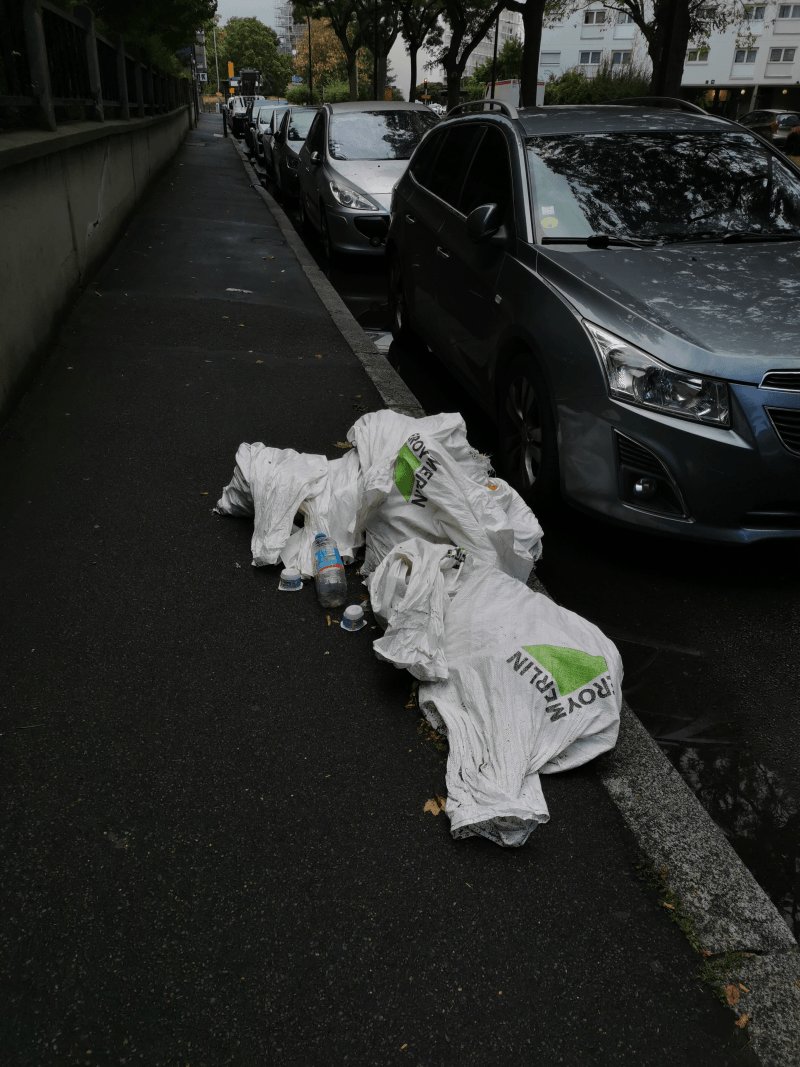 Dépôt sauvage, Avenue du Docteur Fernand Lamaze, Montreuil