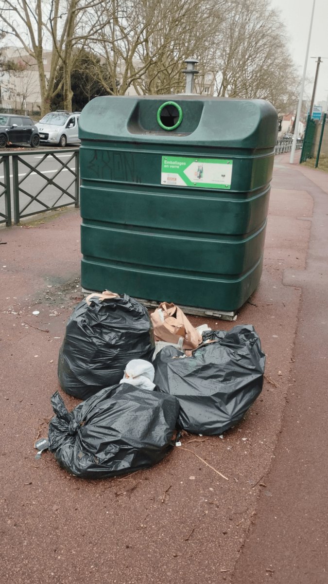 Dépôt sauvage, Rue Paul Vaillant-Couturier, Nanterre