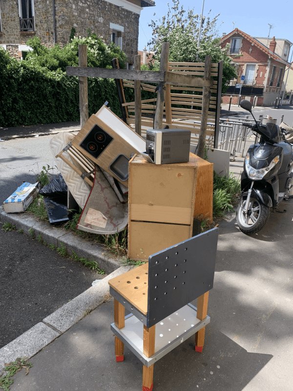 Dépôt sauvage, 12 Rue Ampère, Nanterre