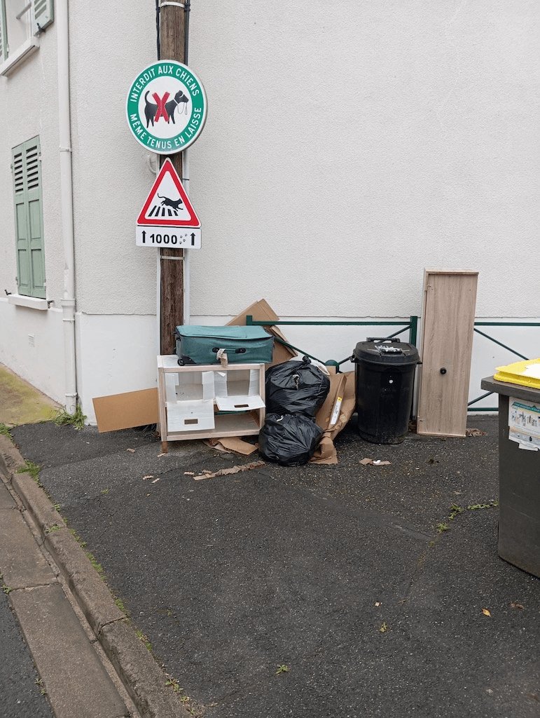 Dépôt sauvage, 5 Rue du Lavoir, Ozoir-la-Ferrière