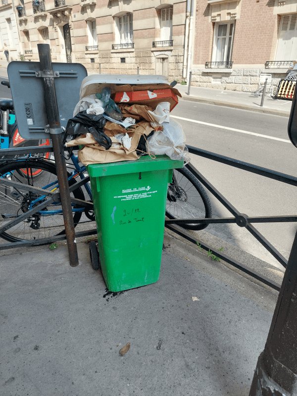 Dépôt sauvage, 18 Rue Louis Braille, Paris