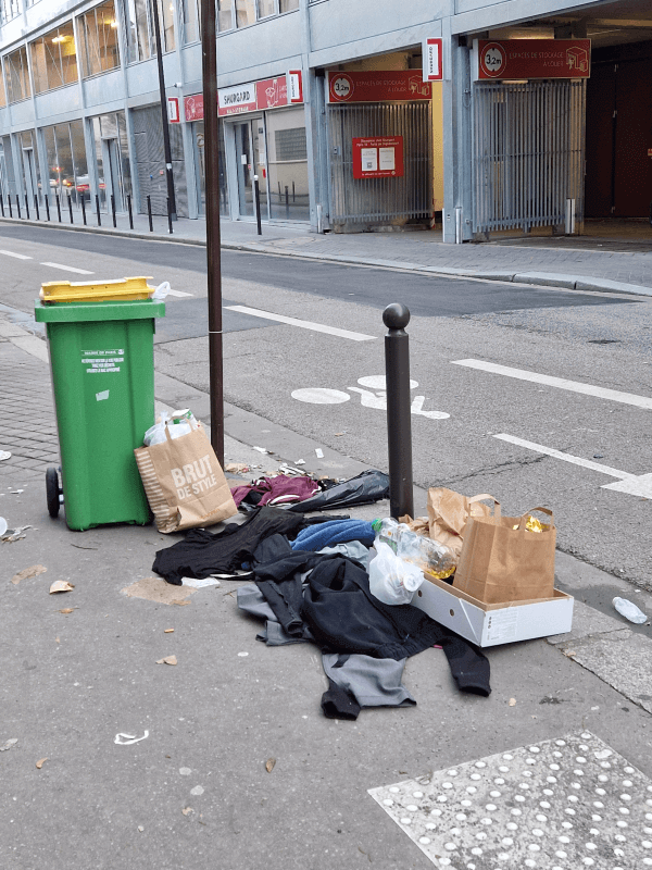 Signalement à Paris