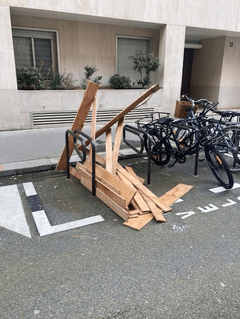 Signalement à Paris
