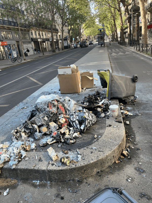 Signalement à Paris