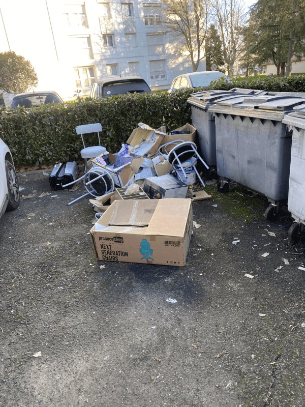 Dépôt sauvage, 07 Rue Picardie, Poitiers