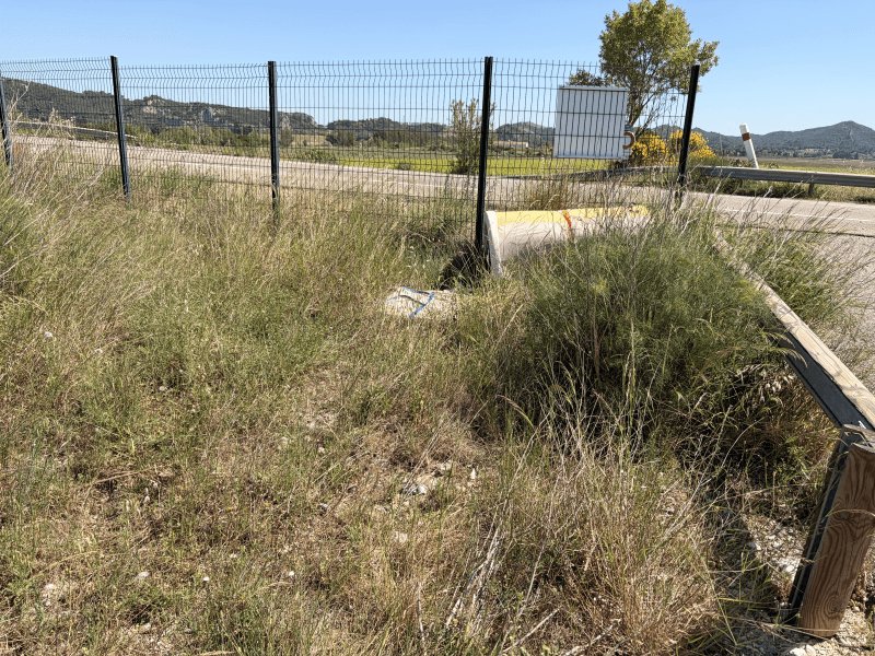 Dépôt sauvage, D 26, Pujaut