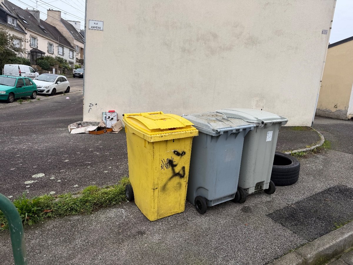 Dépôt sauvage, 37 Rue Ampere, Quimper