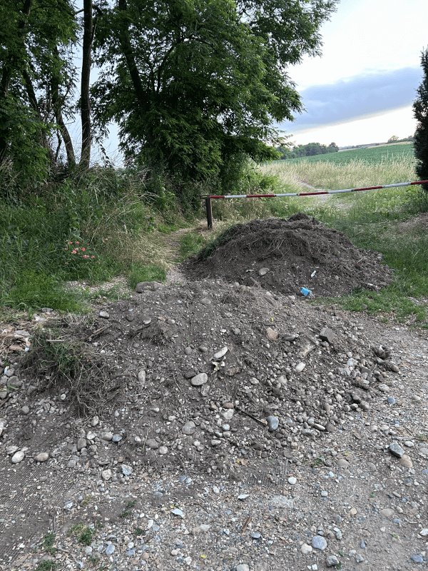 Dépôt sauvage, Chemin du gros acacia Sathonay-Village, Rillieux-la-Pape