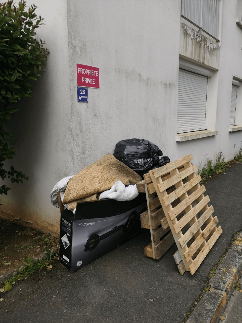 Dépôt sauvage, 24 Rue des Voiliers, La Rochelle